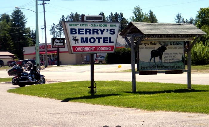 Berrys Motel (Orchard Motel, Orchard Grove Motel) - Web Listing